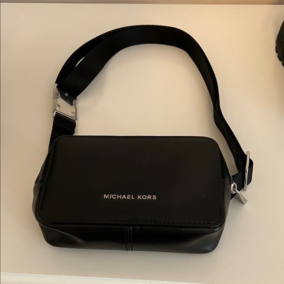 Michael Kors mini belt bag - Picture 1 of 9